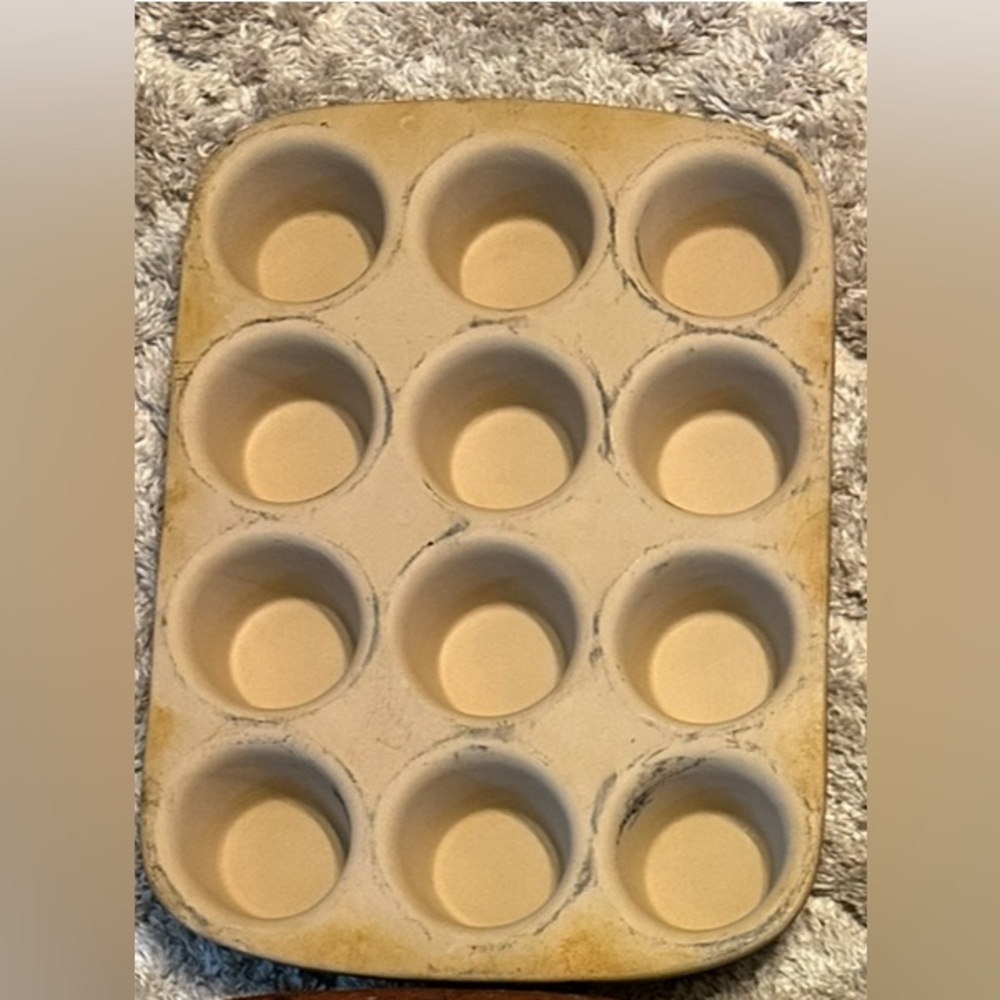 Pampered Chef Stoneware Muffin Pan